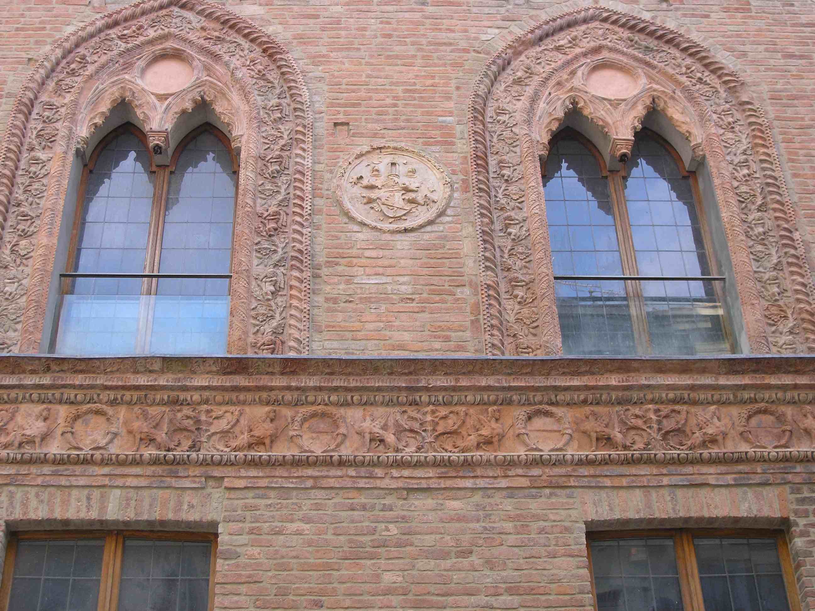 Cornici decorative: il restauro di Palazzo Grossi a Fiorenzuola d’Arda